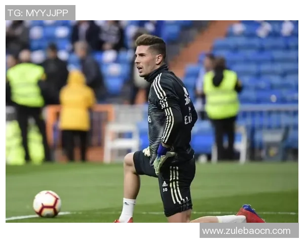 足球明星意外昏倒瞬间合集精彩回顾震撼场面引发球迷热议 足球明星意外昏倒瞬间合集精彩回顾震撼场面引发球迷热议